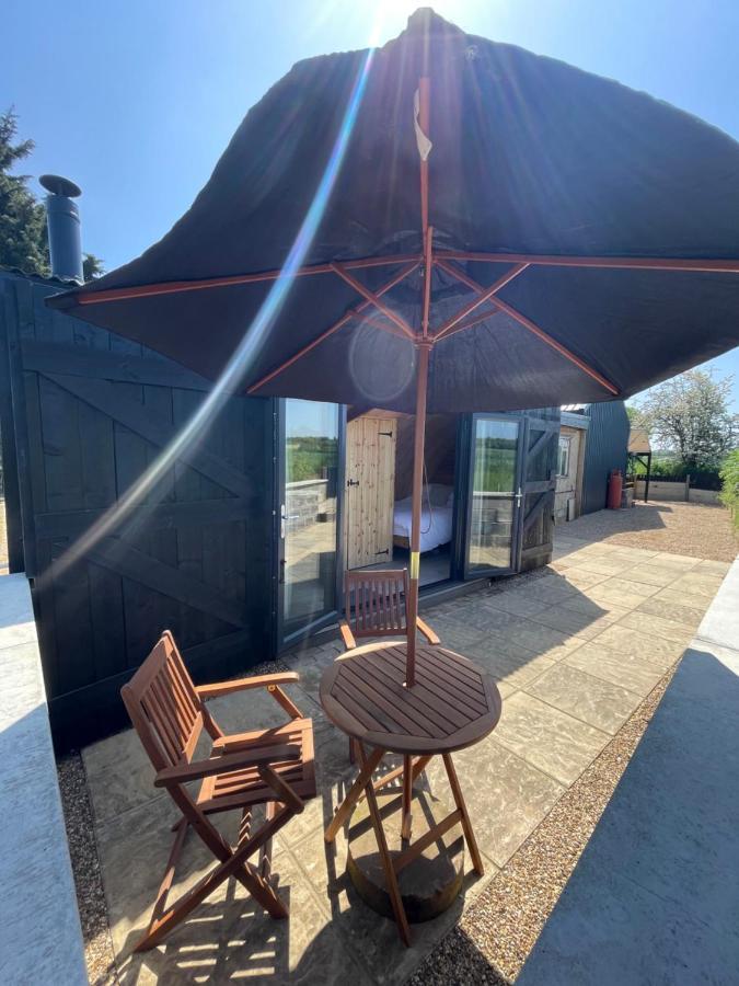 Henny Riverside Glamping Sudbury  Exteriör bild